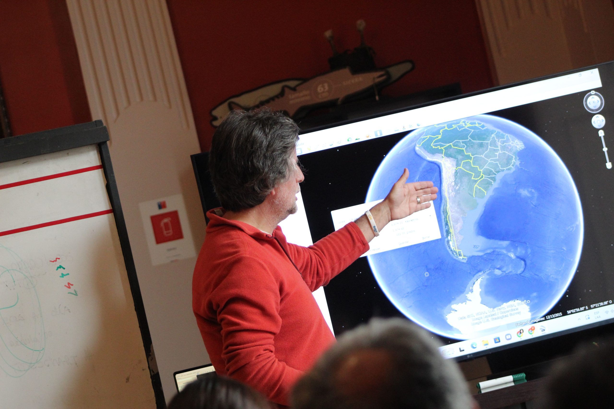 Café STEAM Valparaíso reunió a comunidad local en conversatorio sobre imaginarios geográficos de Chile