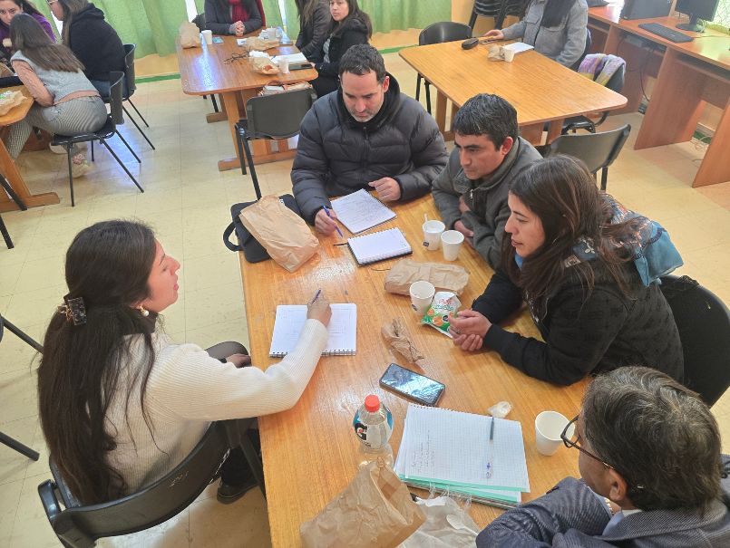 Bióloga marina Isidora Montalván compartió experiencias sobre educación ambiental y conservación en Monte Patria – Combarbalá