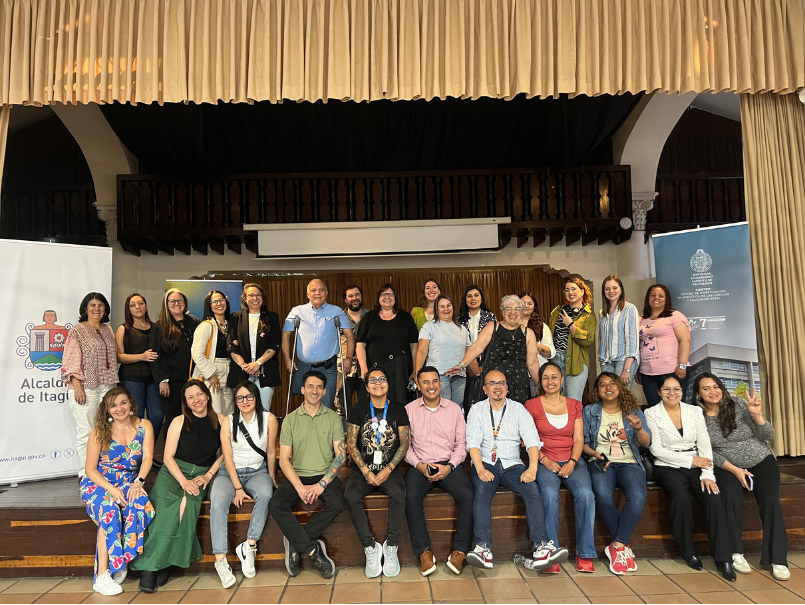 CIDSTEM PUCV comparte experiencias transformadoras para la enseñanza STEM+ en encuentro docente de Colombia